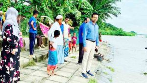 চাঁদপুর সদরের নদীতীরবর্তী প্লাবিত জনপদ পরিদর্শনে ইউএনও জামিল