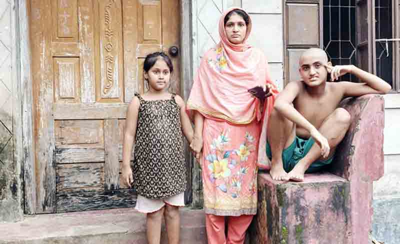 ফরিদগঞ্জে পারিবারিক কলহে গৃহবধূ ও প্রতিবন্ধী সন্তান ঘরছাড়া