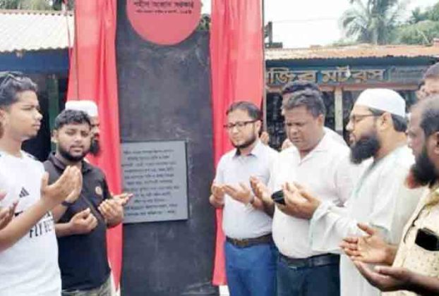 হাজীগঞ্জ ও ফরিদগঞ্জে শহীদ আজাদ ও শাহাদাতের স্মৃতিতে স্মৃতিফলক উন্মোচন