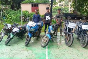 পুলিশের বিশেষ অভিযানে উদ্ধার চোরাই মোটরসাইকেল, আটক ৩