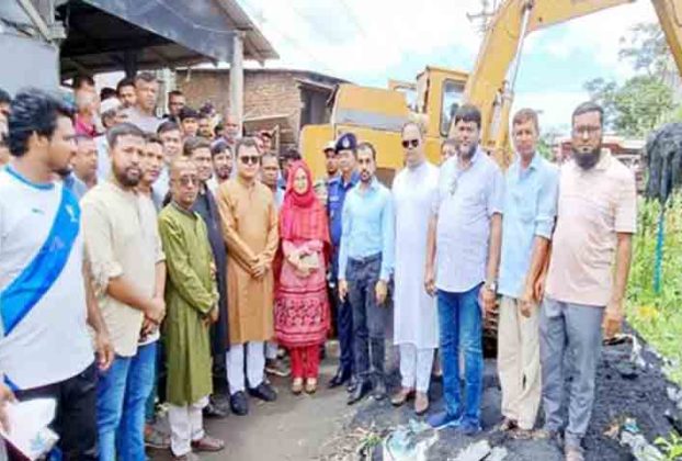 মতলব উত্তরে পানি নিষ্কাশন ও সেচ খাল সংস্কারের উদ্বোধন