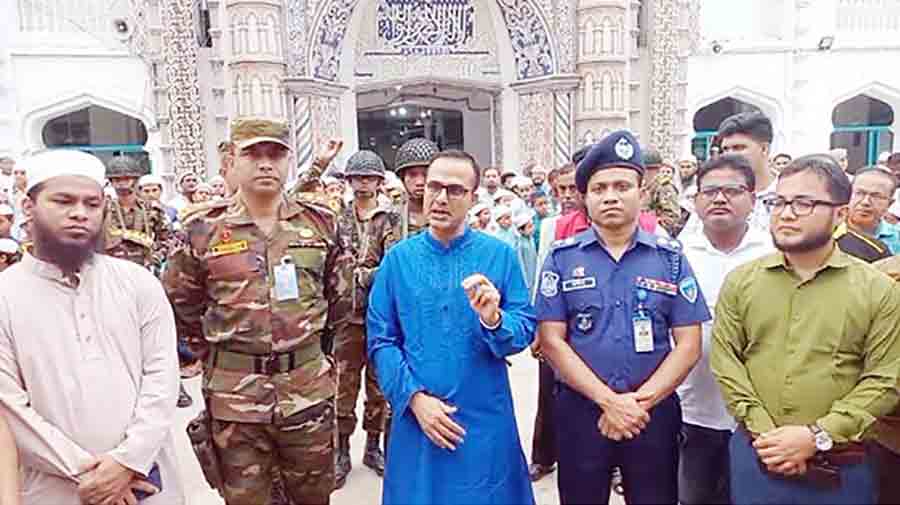যেকোন মূল্যে হাজীগঞ্জ বাজারকে যানজট ও হকারমুক্ত করা হবে --------জেলা প্রশাসক মোহাম্মদ মোহসীন উদ্দিন