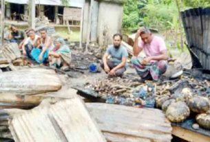 মতলব দক্ষিণে দুইটি অগ্নিকাণ্ডে প্রতিবন্ধীর ঘর ও ৫টি ব্যবসাপ্রতিষ্ঠান পুড়ে ছাই