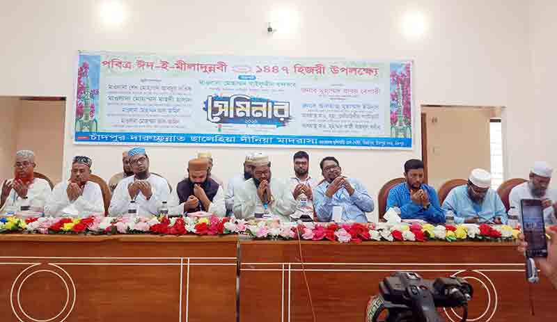 নবীর শান নিয়ে যারা কটুক্তি করে তাদের পড়ালেখা কম : মাও. লতিফ