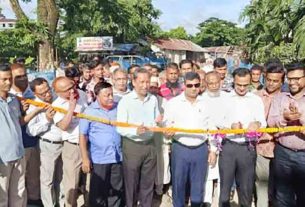 শহরের যানজট নিরসনে নতুন সড়ক উদ্বোধন করলেন জেলা প্রশাসক