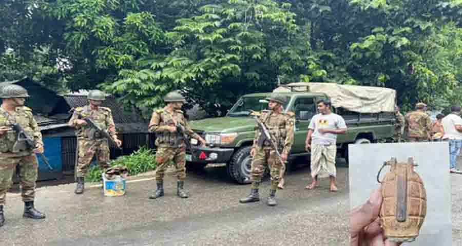 মতলব উত্তরে নদীর পাড় থেকে পুরনো গ্রেনেড উদ্ধার