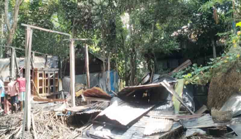 বিষ্ণুপুরে শর্ট সার্কিট থেকে অগ্নিকাণ্ডে বসতঘর ভস্মীভূত