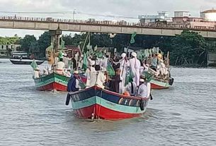 চাঁদপুরে নদীপথে বর্ণাঢ্য জুলুশে ঈদে মিলাদুন্নবী (সা.) উদযাপন