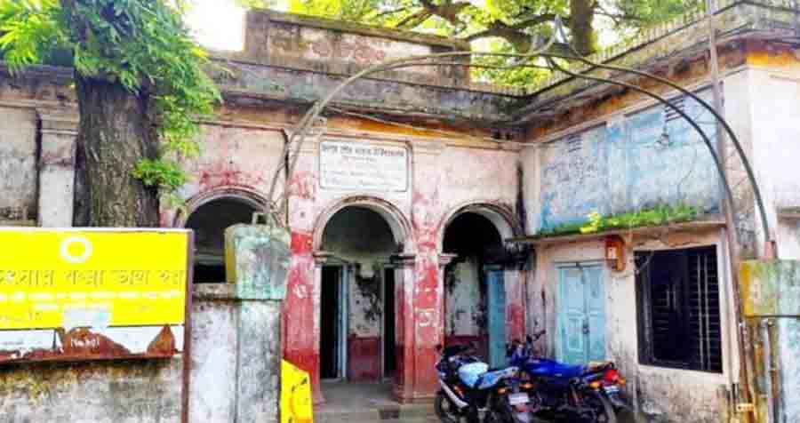 বন্ধ হলো ১০৫ বছরের পুরনো চাঁদপুর পৌরসভার দাতব্য চিকিৎসালয়