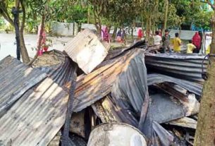 হাজীগঞ্জে গভীর রাতে ৬টি বসতঘর আগুন, নিঃস্ব দুটি পরিবার
