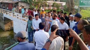 শাহরাস্তির ওয়ারুকে খাল পুনঃখননস্থল ঘুরে দেখলেন জেলা প্রশাসক