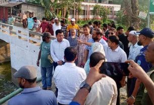 শাহরাস্তির ওয়ারুকে খাল পুনঃখননস্থল ঘুরে দেখলেন জেলা প্রশাসক