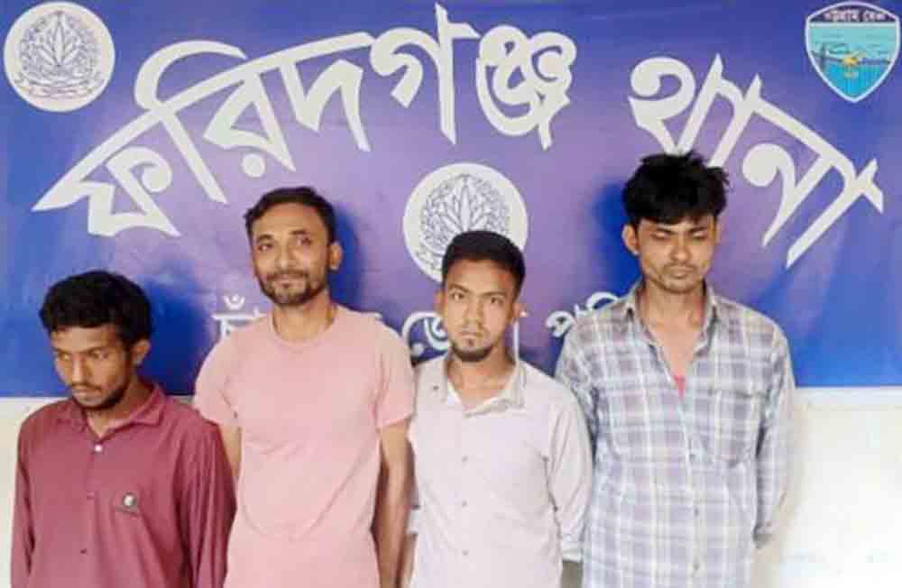 ফরিদগঞ্জে পুলিশের বিশেষ অভিযানে ৪ মাদক কারবারিসহ আটক ৫
