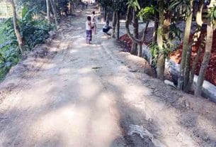 দক্ষিণ বালিয়ার সড়ক নির্মাণে অনিয়মের অভিযোগে এলাকাবাসীর প্রতিবাদ, তদন্তে এলজিইডি