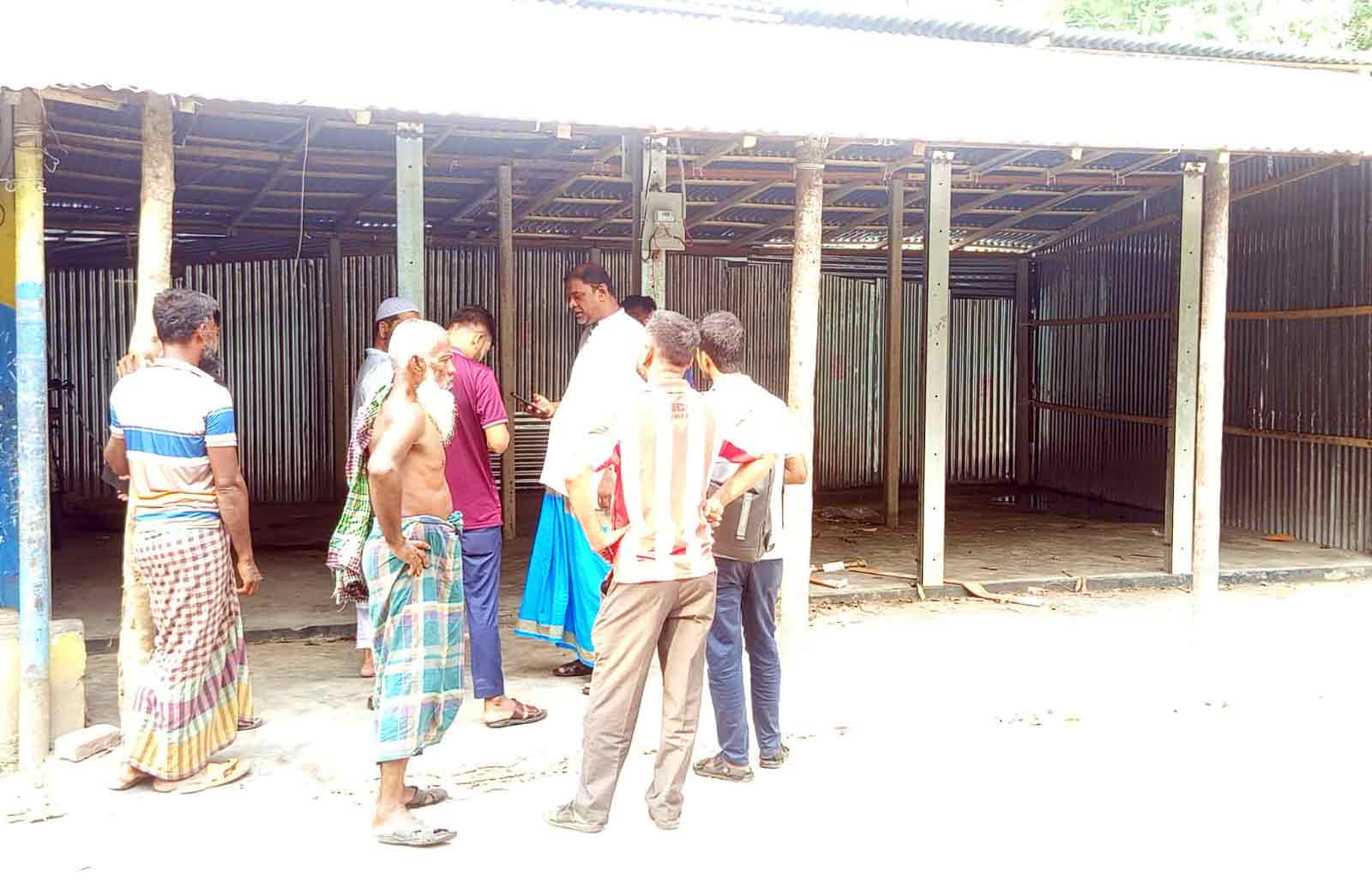 হাইমচরে সরকারি কবরস্থান দখল করে দোকান নির্মাণের অভিযোগ