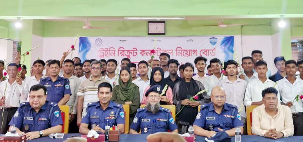 ৫৬ টাকায় চাঁদপুরে পুলিশ কনস্টেবল পদে চাকরি পেলেন ৪৫ জন