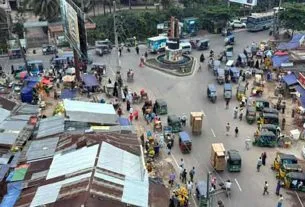 পাবলিক টয়লেট না থাকায় চরম দুর্ভোগ শহরের ওয়ারলেস বাজারে