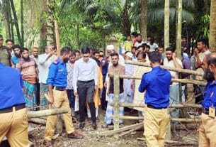 ফরিদগঞ্জে শিক্ষিকা পরিবারের বন্ধ পথ খুলে দিল প্রশাসন
