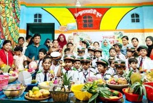 ফল উৎসবে মুখর ল্যাবরেটরি স্কুল