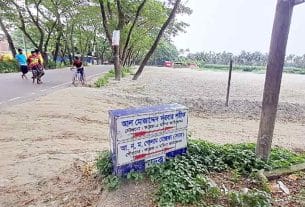 চাঁদপুর-রায়পুর সড়কের পাশে অবৈধ ভরাট, প্রশাসনের নীরবতায় বাড়ছে দখল