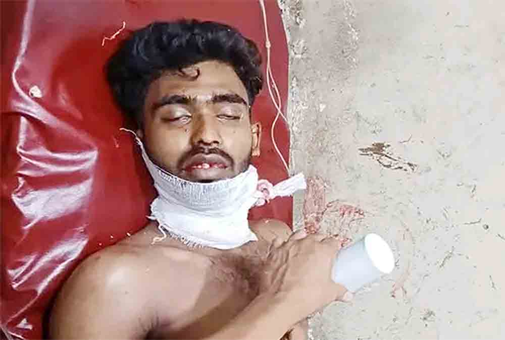হাইমচরে মরিচের গুঁড়া ছিটিয়ে যুবককে দা দিয়ে কুপিয়ে হত্যার অভিযোগ