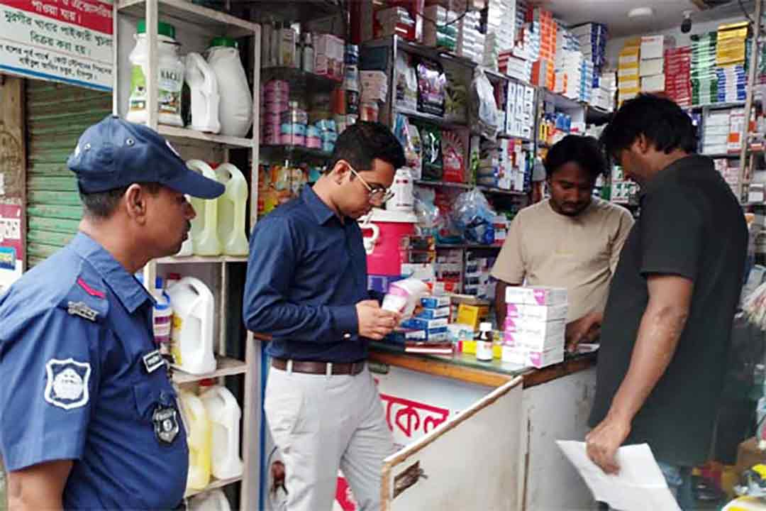 চাঁদপুরে তিন ফার্মেসিকে ৫০ হাজার টাকা জরিমানা