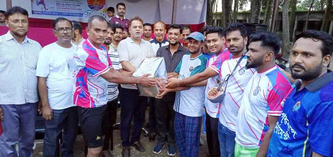 মতলব দক্ষিণে মাদকবিরোধী প্রীতি ফুটবল ম্যাচে পৌর একাদশের জয়