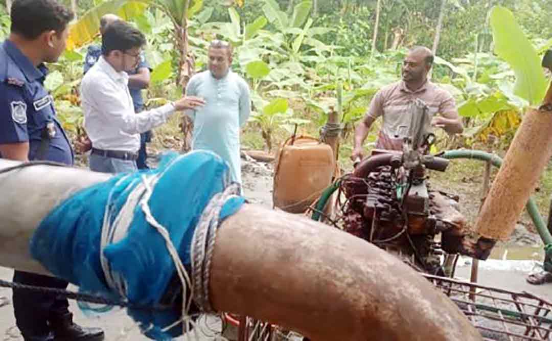 সরকারি খাল ভরাটে বালু ব্যবসায়ীকে ২ লাখ টাকা জরিমানা