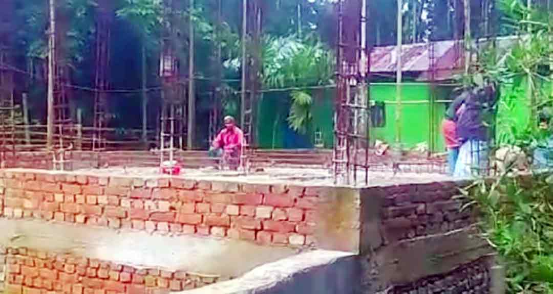ফরিদগঞ্জে আদালতের আদেশ উপেক্ষা করে জমি দখলের অভিযোগ