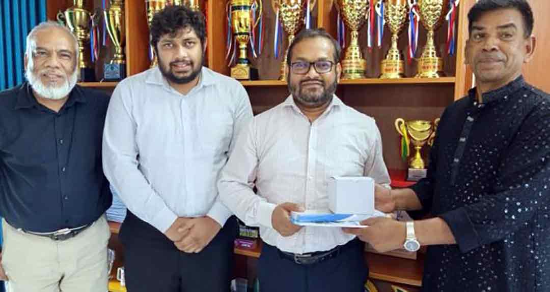 কেএফটি কলেজিয়েট স্কুল ঘুরে দেখলেন জেলা প্রশাসক