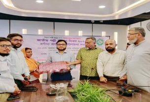 হাজীগঞ্জে পল্লী উন্নয়ন দিবসে চার সমবায়ীর সম্মাননা
