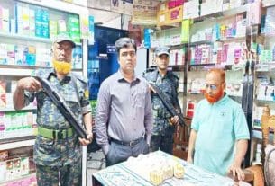 হাজীগঞ্জে ভোক্তা অধিকার অভিযানে তিন প্রতিষ্ঠানের ২০ হাজার টাকা জরিমানা