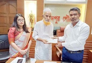 দীর্ঘ অপেক্ষার অবসান, প্রভিডেন্ট ফান্ডের চেক বিতরণ
