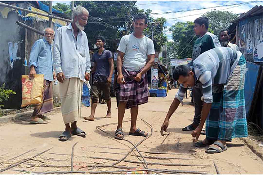 আষ্টা বাজারের জরাজীর্ণ সেতুতে প্রতিদিন ঝুঁকিতে হাজারো মানুষ