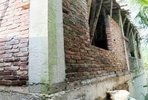 হাজীগঞ্জে আদালতের নিষেধাজ্ঞা উপেক্ষা করে ভবন নির্মাণের অভিযোগ