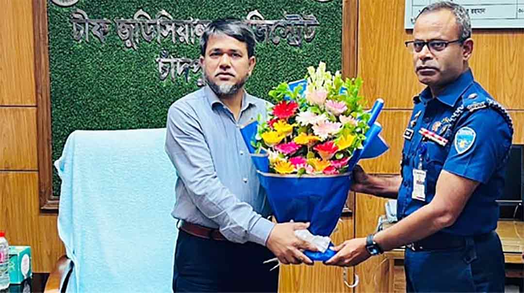 চীফ জুডিসিয়াল ম্যাজিস্ট্রেটের সাথে নবাগত পুলিশ সুপারের সৌজন্য সাক্ষাৎ