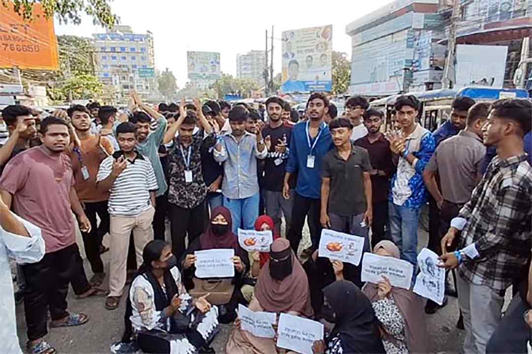 চাঁদপুরে এইচএসসি শিক্ষার্থীদের বিক্ষোভ