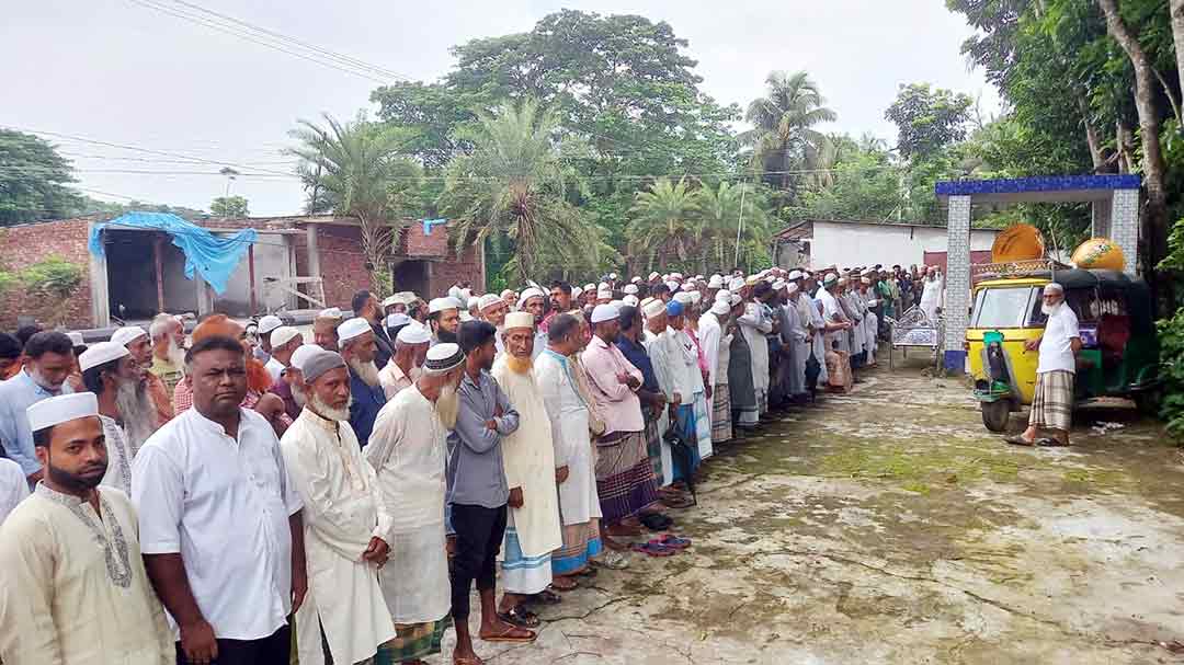ফরিদগঞ্জে আব্দুল মান্নান বেপারীর দাফন সম্পন্ন