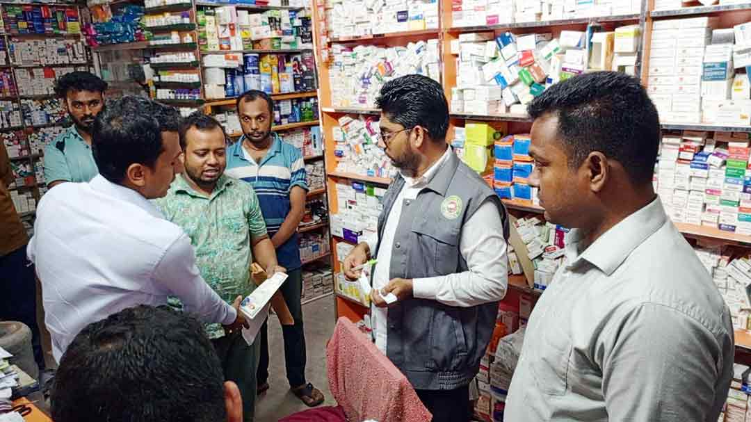 কচুয়ায় আট ফার্মেসিকে ৮৫ হাজার টাকা জরিমানা