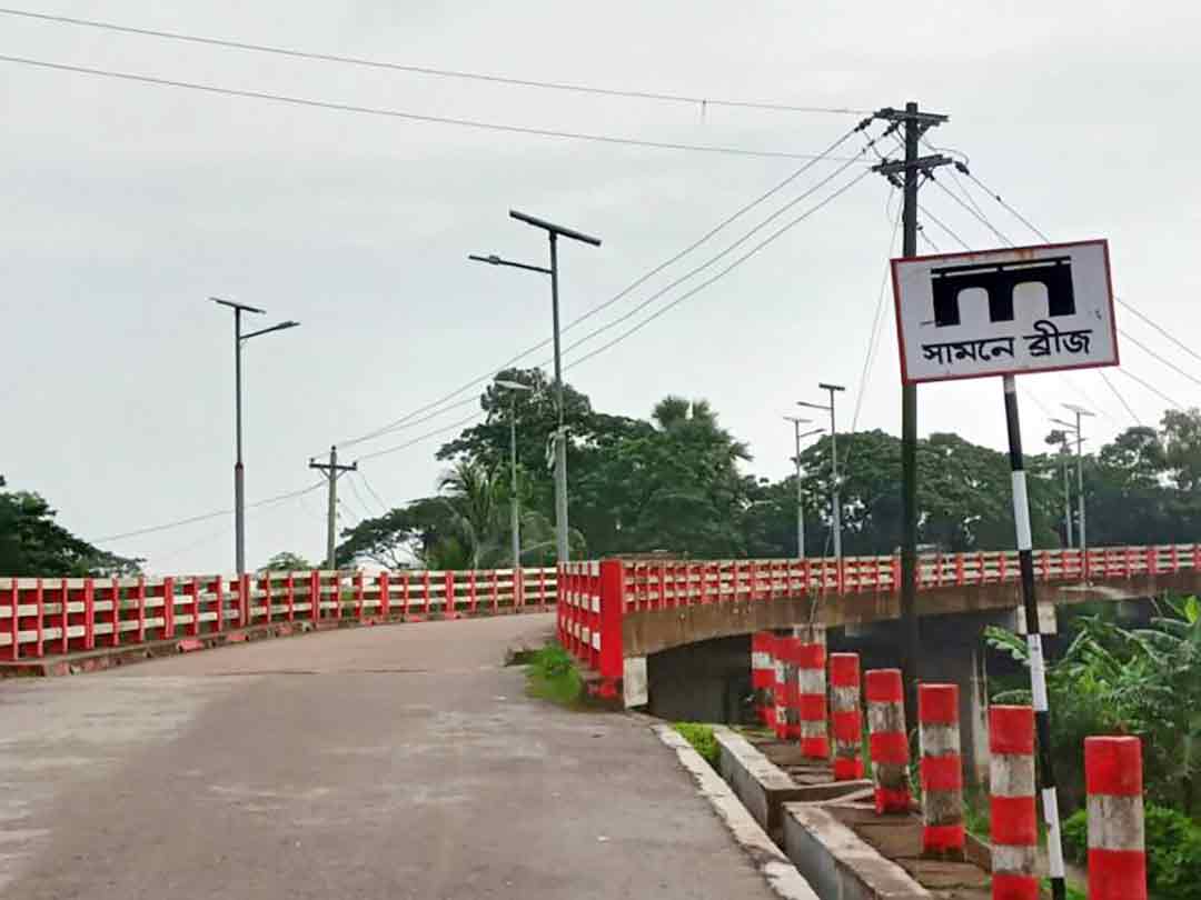 টোরাগড়–বড়কুল সেতুতে অব্যবস্থাপনা, উধাও সৌরবাতির পিলার