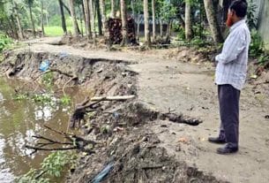 মতলবে টানা বৃষ্টিতে গ্রামীণ সড়ক ক্ষতিগ্রস্ত, ঝুঁকিতে উন্নয়ন প্রকল্প