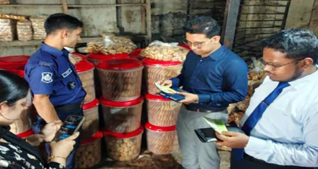 শহরের পুরান বাজারে তিন বেকারিকে ১ লাখ ৫ হাজার টাকা জরিমানা