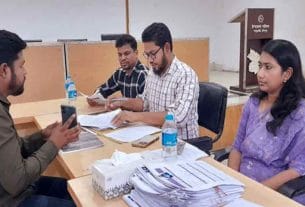শাহরাস্তিতে ফ্যামিলি কার্ড প্রকল্পে ৯৭ পদে পরীক্ষায় অংশ নিলেন ৪৮৬ প্রার্থী