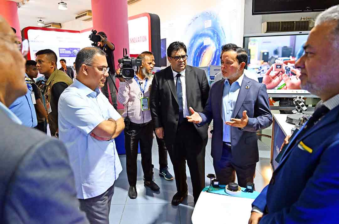 সেমিকন্ডাক্টর সামিটে ড্যাফোডিল প্যাভিলিয়ন পরিদর্শন করলেন প্রধানমন্ত্রী তারেক রহমান