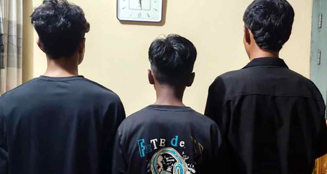 শাহরাস্তিতে সন্দেহজনক ঘোরাফেরায় ৩ কিশোর আটক