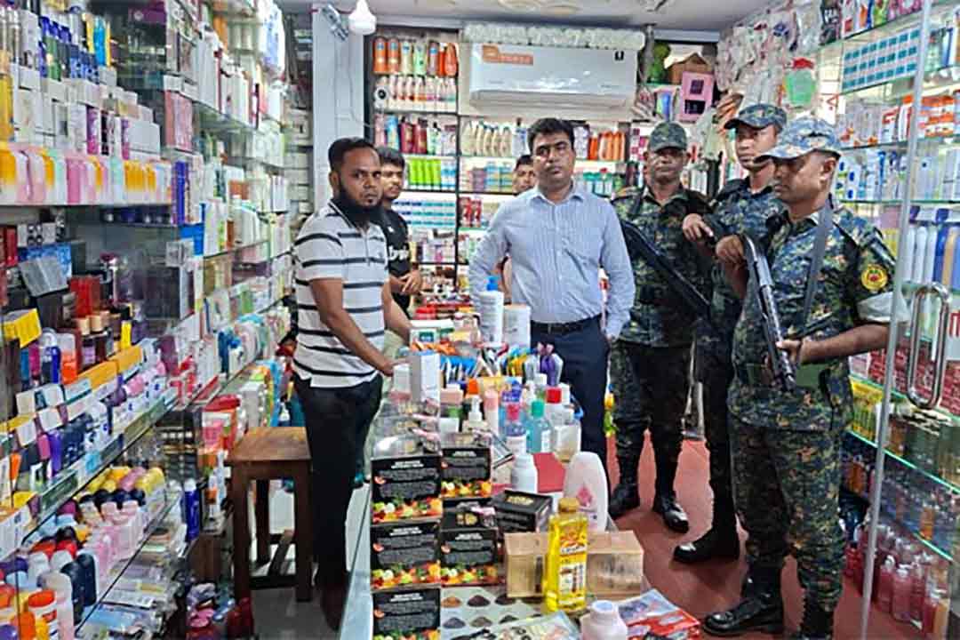 কসমেটিকস বিক্রিতে অনিয়মের দায়ে ৫০ হাজার টাকা জরিমানা