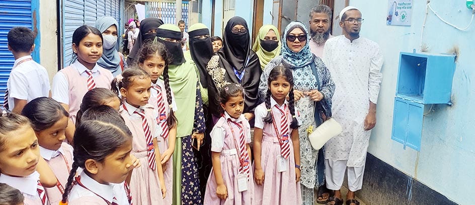 কোড়ালিয়া মেটারনিটি স্কুলে মোশারফ ফাউন্ডেশনের পানির ফিল্টার স্থাপন
