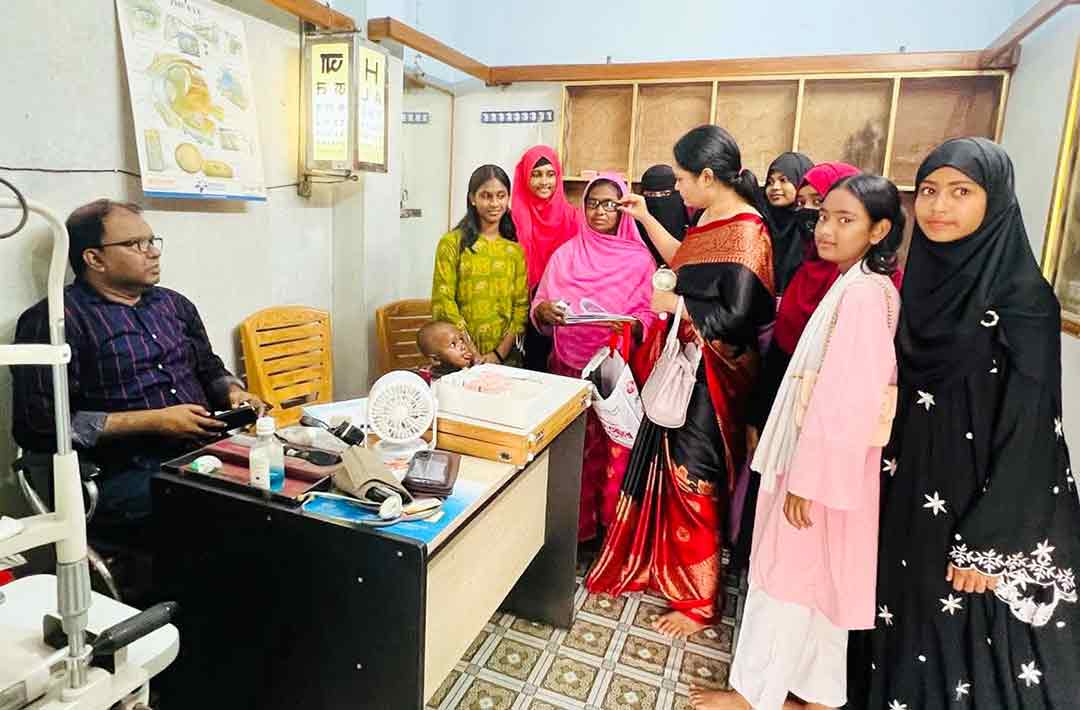 চাঁদপুরে ১৫০ রোগী পেলেন বিনামূল্যে চক্ষু চিকিৎসা, ওষুধ ও চশমা